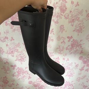 Hunter refined fit black boots size 7